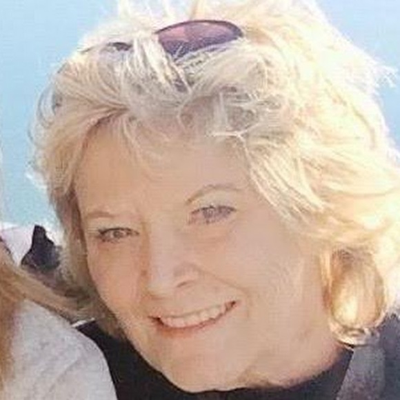 Meet your Posher, Cynthia - Picture 1 of 1